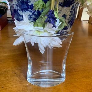Gorgeous small vase, pre owed, perfect condition